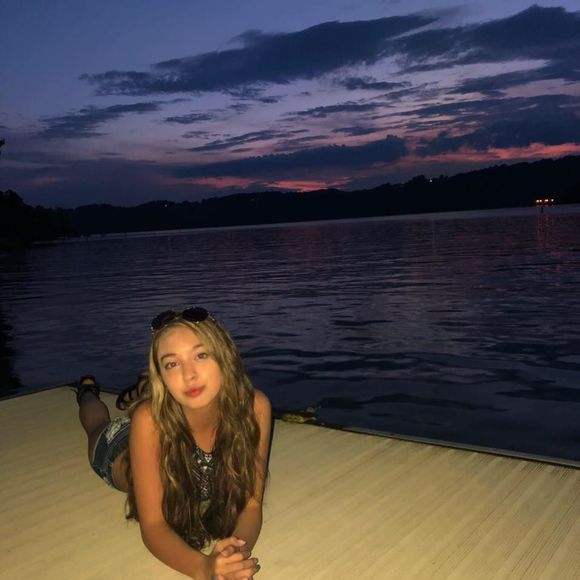 Meet your Posher, Madison - Picture 1 of 1